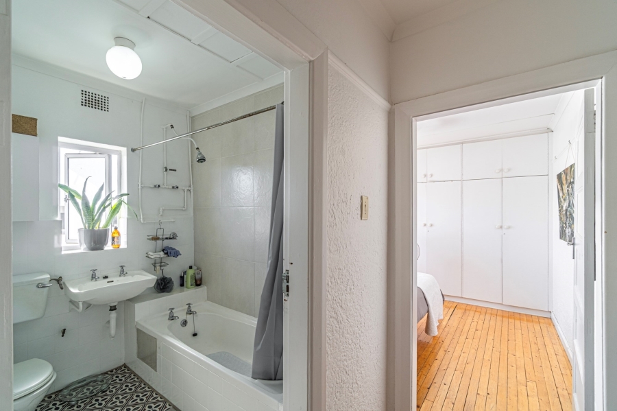 2 Bedroom Property for Sale in Vredehoek Western Cape